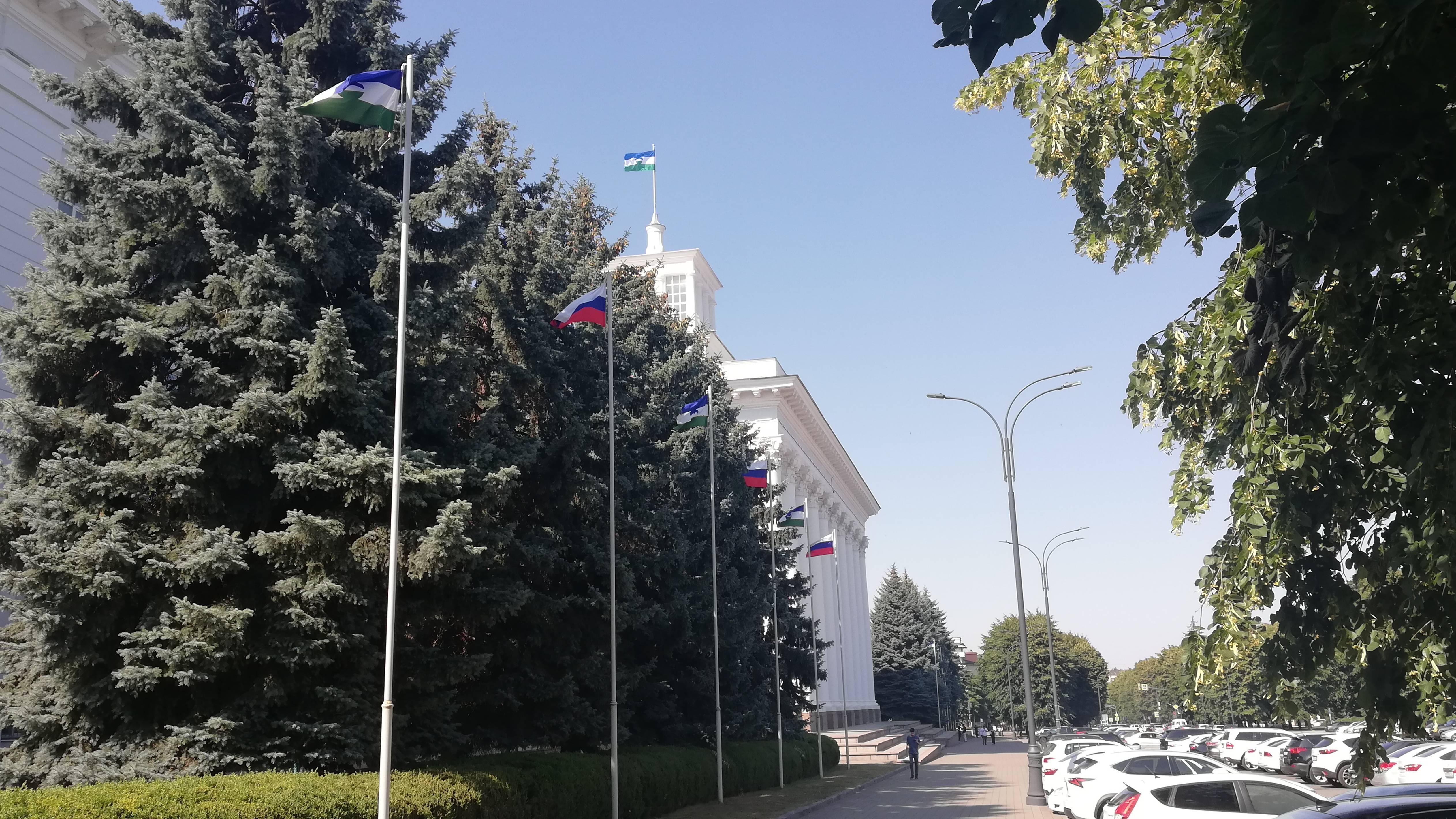 Улица Суворова в Нальчике. Езда на машине по улицам Нальчика. Автопутешествие по Северному Кавказу смотреть онлайн