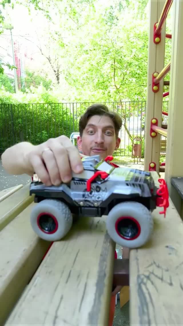 Машинка KOO – чемпион детской площадки! Побеждает все препятствия! 🚗🎢 #игрушки #машинкидлядетей смотреть онлайн