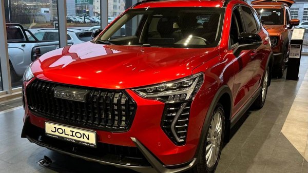 HAVAL Jolion в комплектации Tech Plus красный салон черный AWD
