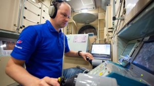 Сергей Микаев управляет «грузовиком»: у космонавта  прошла тренировка на тренажёре "Телеоператор"