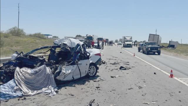 ВЫЛЕТЕЛИ НА ВСТРЕЧКУ :ДТП с погибшей молодой парой попало на видео под Волгоградом. смотреть онлайн