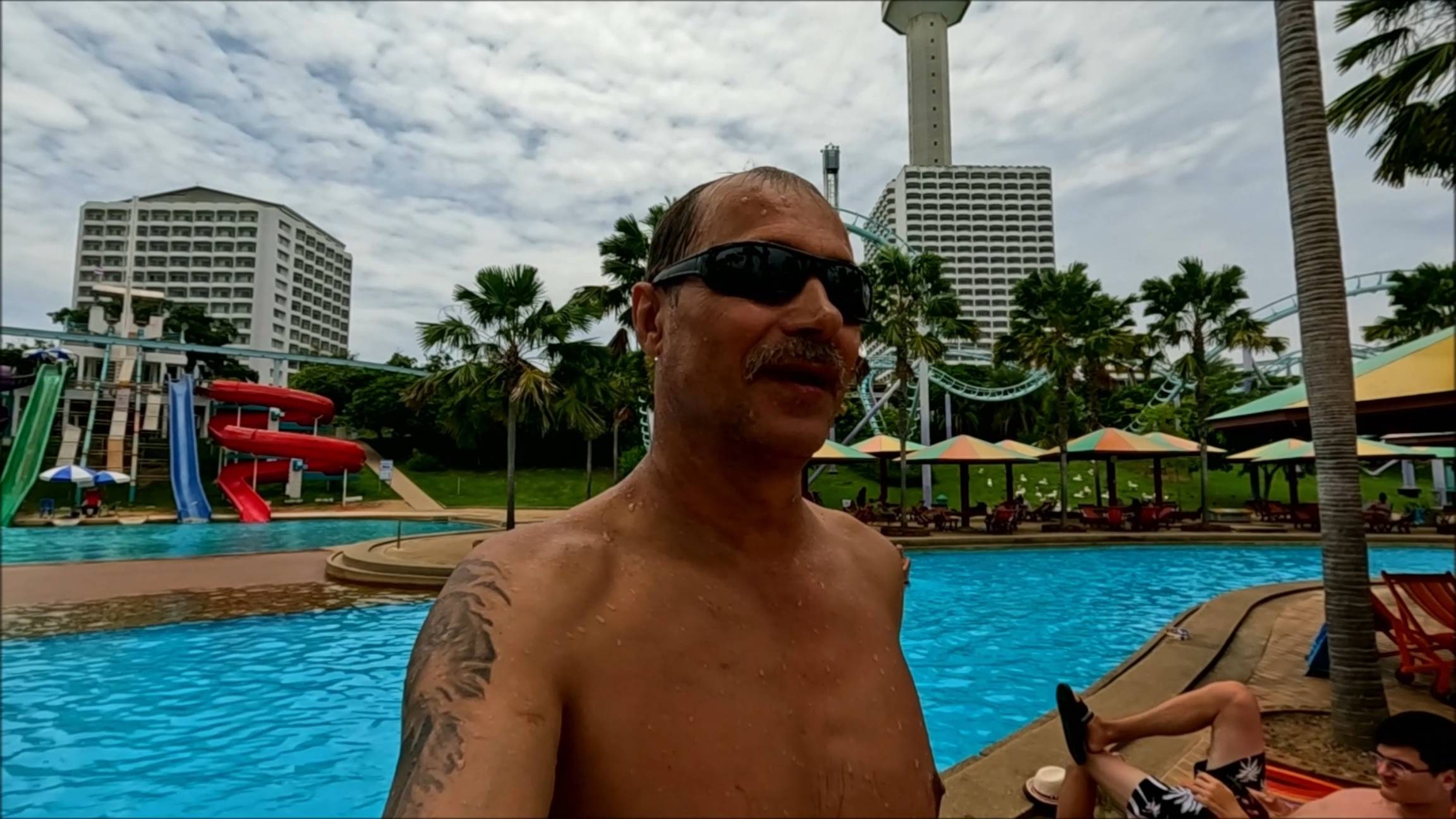 Паттайя. Аква парк отеля Паттайя Парк 3.Купаемся,загораем без солнца. Горки. Таиланд.