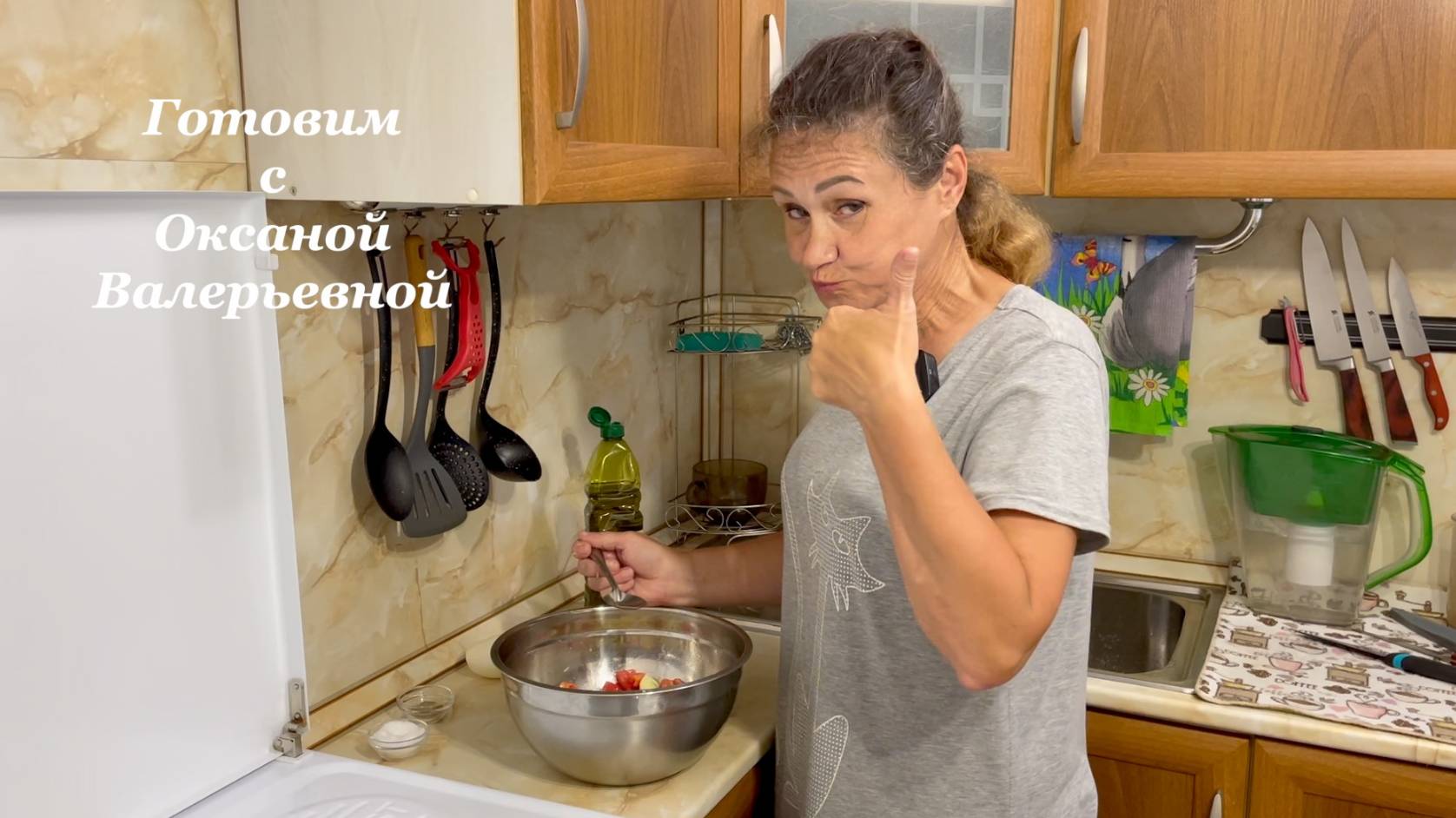 Салат который готовят все. Салат с огурцами и помидорами. Готовим с Оксаной Валерьевной. смотреть онлайн