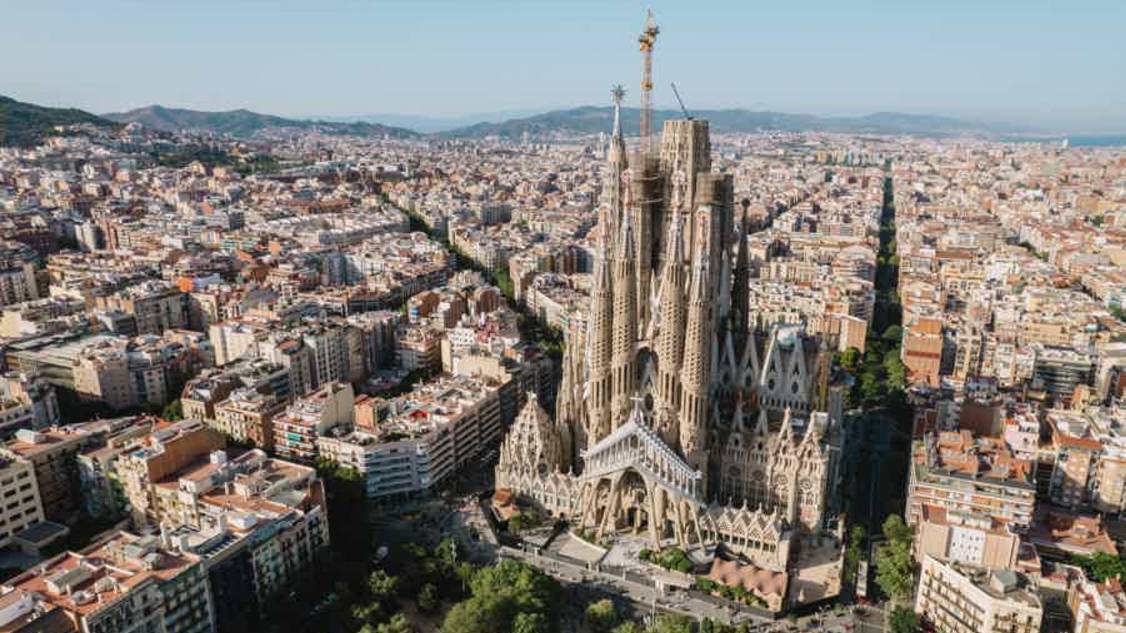 Испания . Мадрид, - пешая экскурсия по городу. смотреть онлайн