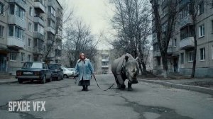 Бабушка с носорогом