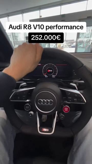 Audi R8 V10 Performance: обзор автомобиля смотреть онлайн