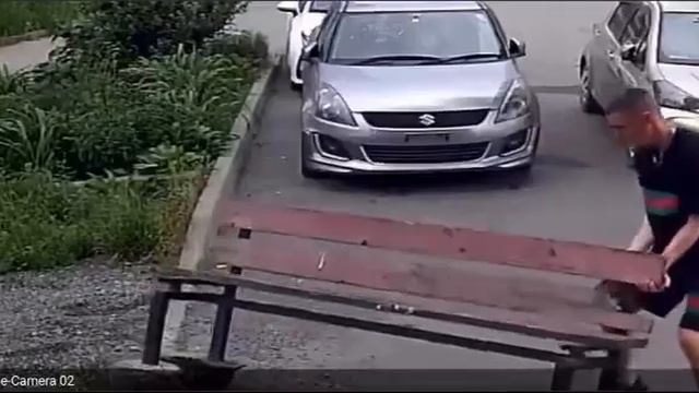 Дворовый спецназ: операция по эвакуации сидячего объекта смотреть онлайн