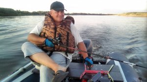 Бензопила с поддоном в чехле.