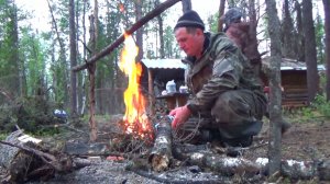 Царская уха из голов щуки. Жизнь рыбаков в тайге. Рыбалка, таёжный быт, лесная кухня, изба.