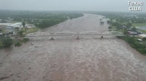 В_США_разрушительное_наводнение_в_Техасе!_За_несколько_часов_выпало пол годовая норма осадков