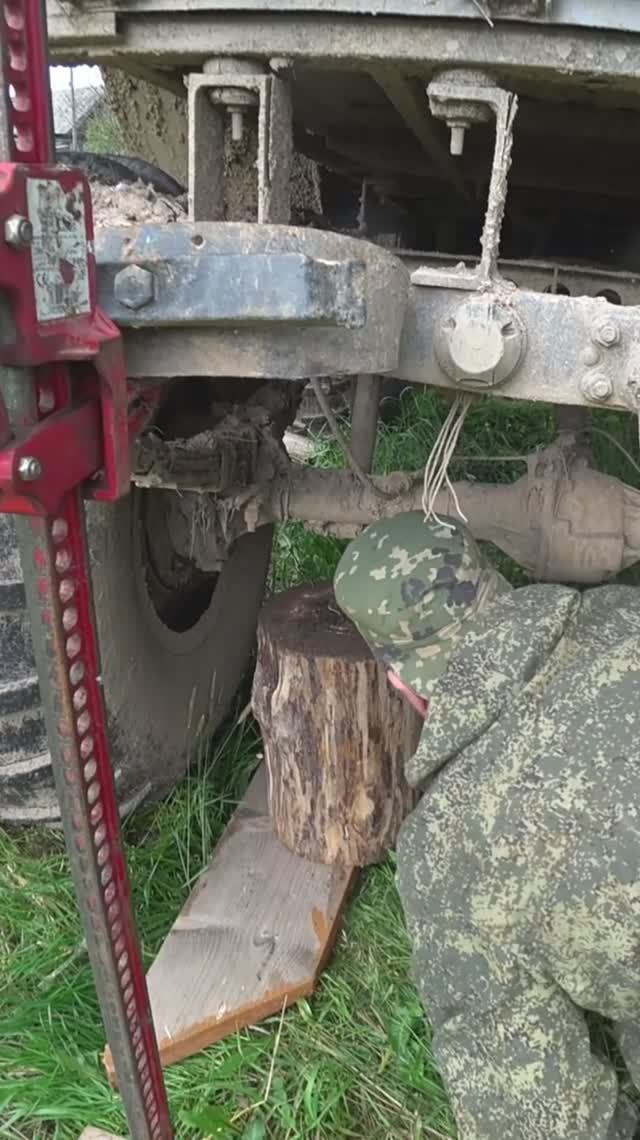 Пакистанский ремонт ступицы на вездеходе УАЗ с дизельным двигателем мерседес ом 602 смотреть онлайн