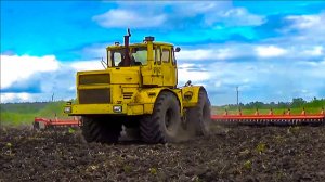 К-701 с новым лущильником ЛДГ 12 Б на обработке поля  после пахоты