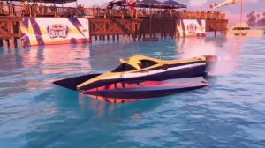 Обычный игрок в водной гонке на время в THE CREW MOTORFEST