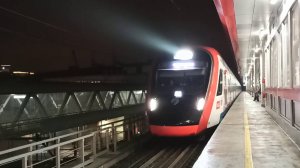 ЭГ2ТВ Иволга летит по железной дороге