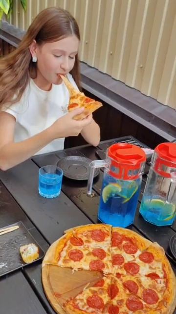 Сырная пицца.