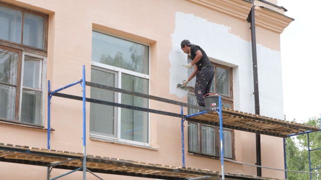 Традиционно летние месяцы ознаменовались ремонтом в школах нашего города смотреть онлайн