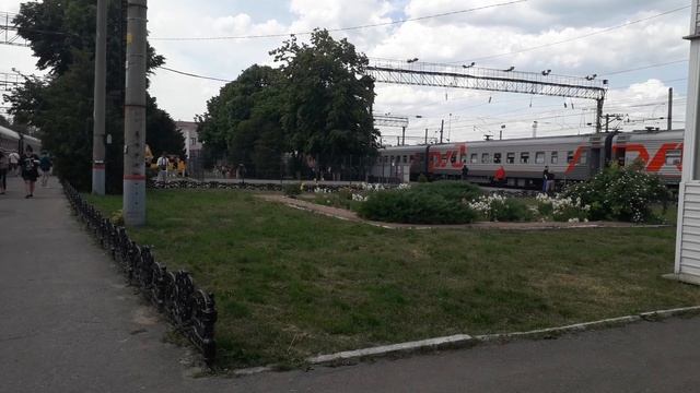 Поезд Санкт-Петербург - Сухум. Большая остановка 36 минут Елец. Для детей есть детская площадка. смотреть онлайн