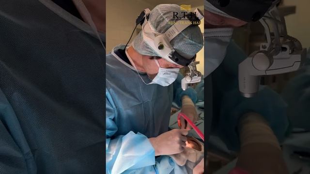 Хирурги Константин Филиппов и Павел Либин проводят операцию по исправлению формы носа и восстановлен смотреть онлайн