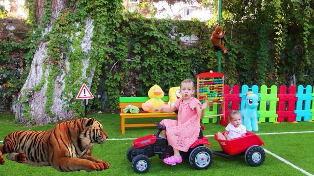 Веселые приключения с куклами у бассейна! Игры с игрушками смотреть онлайн