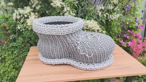 Кашпо башмак из ротанга.