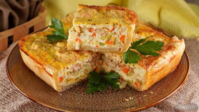 Мясное блюдо в корзинке из слоёного теста. ПИРОГ С ФРИКАДЕЛЬКАМИ И КАБАЧКАМИ