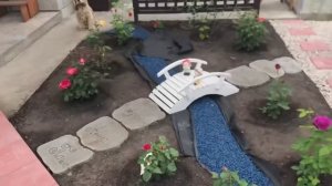 Декоративный мостик и розарий