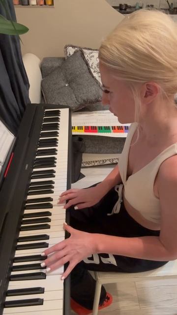 У Марии явный прорыв! 💪🎹 смотреть онлайн