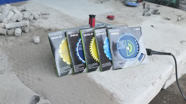 Тестируем и измеряем ресурс алмазных отрезных дисков Diamaster по железобетону смотреть онлайн