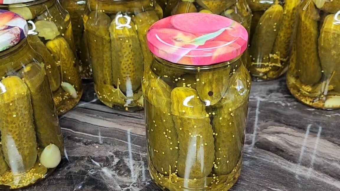 ПРОСТО ЗАЛИВАЮ КИПЯТКОМ. Закрываю по 50 банок и мало! Зимой огурцы не покупаю! Хрустящие ОГУРЦЫ смотреть онлайн