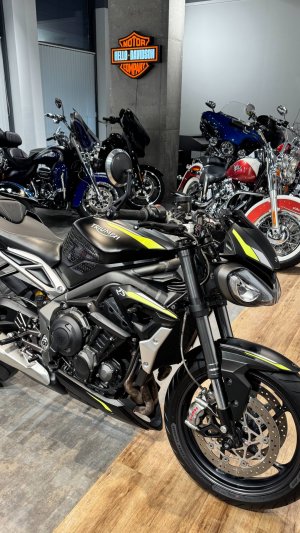 2021 TRIUMPH Street Triple RS