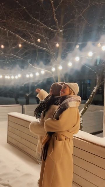 Как дети, радуемся первому пушистому снегу и нашей новой песне смотреть онлайн