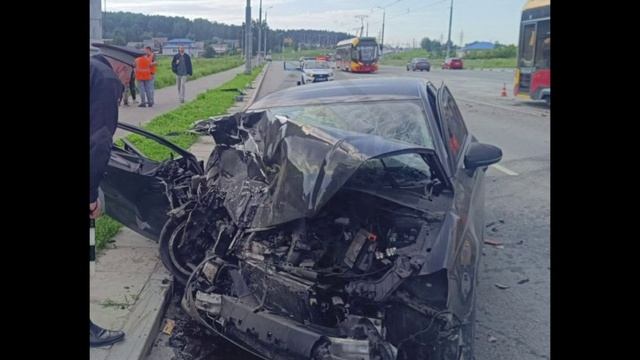 ЗАБОДАЛ ДВА ТРАМВАЯ -Житель Верхней Пышмы так торопился посадить дочь на трамвай,что устроил аварию смотреть онлайн