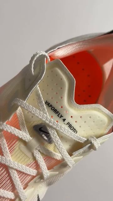 Спортивная модель Nike Vaporfly 4 смотреть онлайн