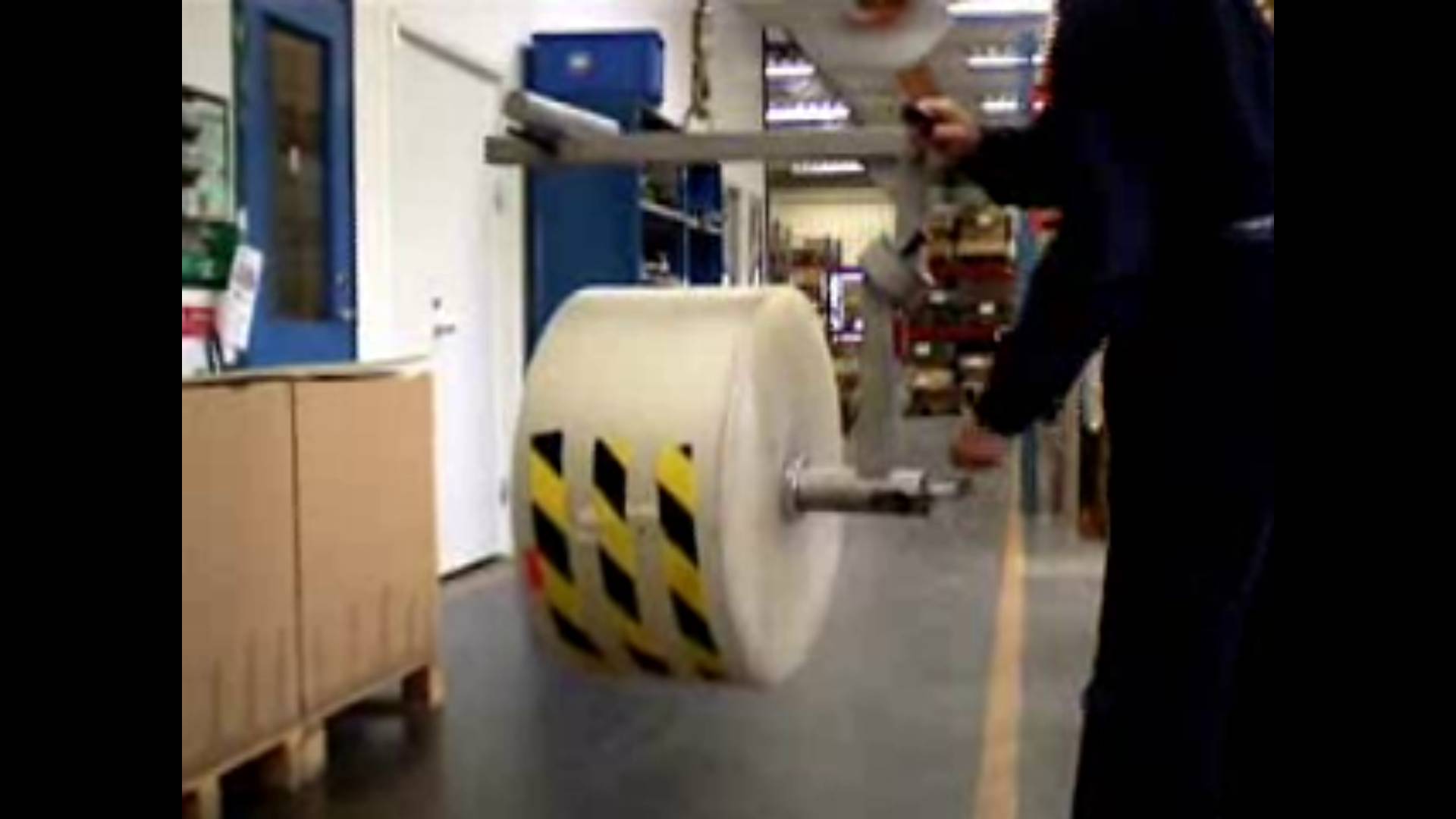 Подъёмник для рулонов с разворотом смотреть онлайн