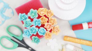 Творческое закулисье: Делаю маленькие розы из фоамирана для декора торта из картона 😍