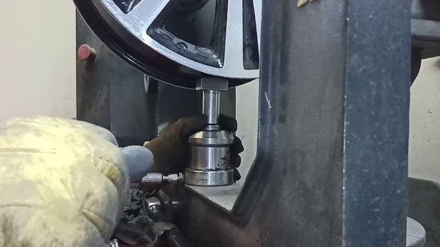 Ремонт после жесткого удара в бордюр. Правка дисков, сварка алюминия. г. Липецк смотреть онлайн