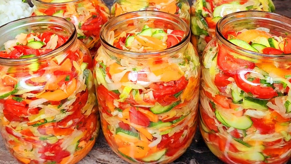 Зимой пальчики оближешь. Салат шакароб "Генеральский" НА Зиму ИЗ Огурцов И Помидоров. смотреть онлайн