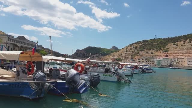 Балаклава: бухта и набережная Назукина #балаклава #крым #море #путешествия #набережная #бухта смотреть онлайн