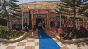 Фаст фуд рядом с  Аквапарком. Lonicera Resort 5*, Аланья. Турция. 2024.