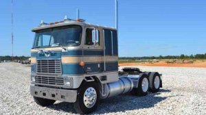 Мужик купил старого трака international 9670 как в Терминаторе 2, будет восстанавливать.