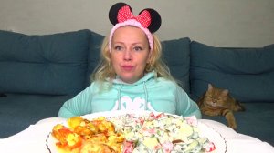 Мукбан картошка, салат. Еда на камеру.