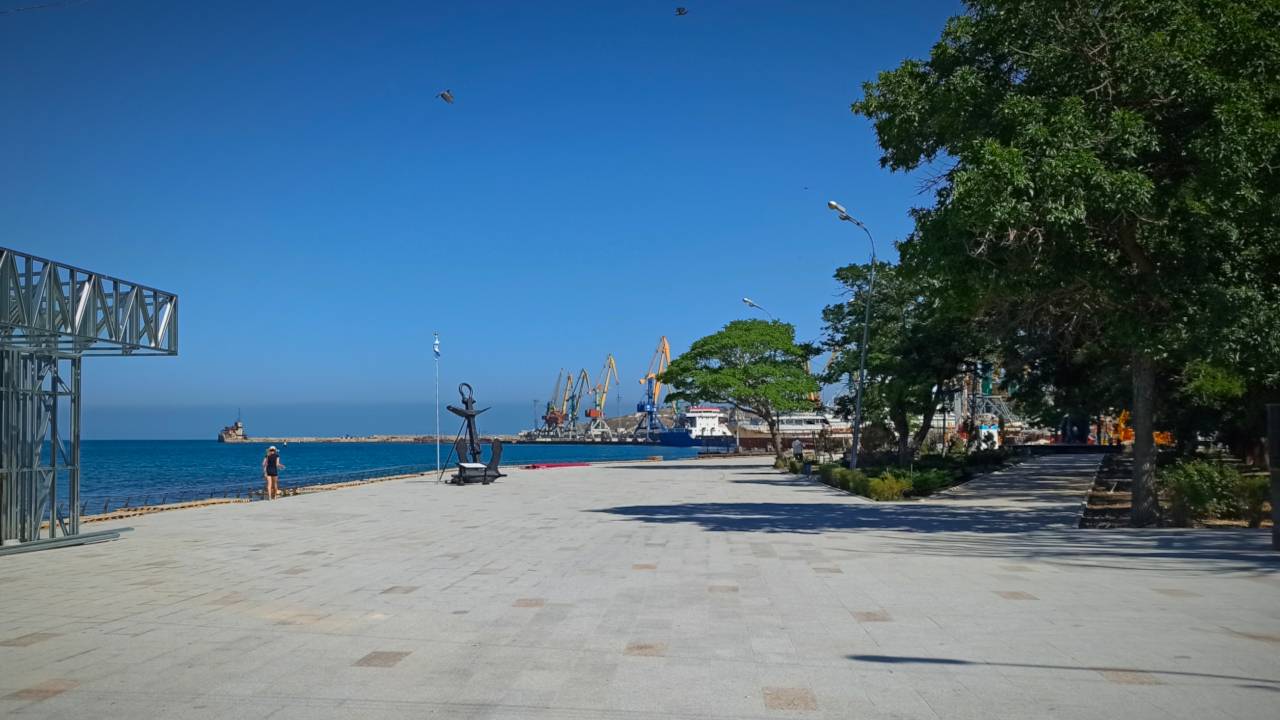 КРЫМ: Набережная Десантников в Феодосии после реконструкции смотреть онлайн