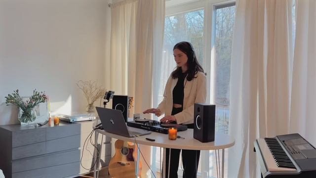 Greta Margo - Golden Hour Jazz House and Funk-Infused Grooves смотреть онлайн