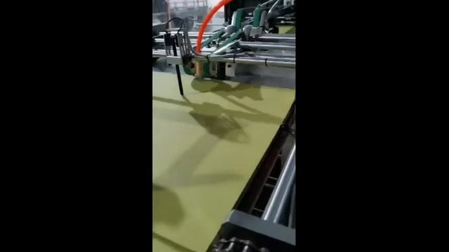 AutoPUNCH-550: пробивка картона. Вакуумная полистная подача толстого переплетного картона 2