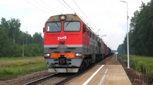 2ТЭ116УД-010 с грузовым поездом следует через о.п. 296 км