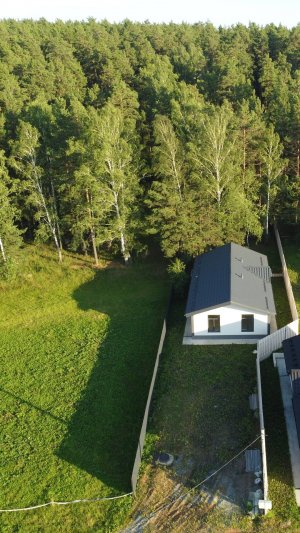 В продаже роскошный дом на горе с собственным выходом в лес.