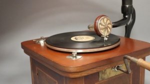 Капитолина Лазаренко - Может быть, песня на старинном граммофоне, ретро шлягер СССР, грампластинка