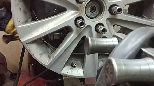 Диск после удара в срез асфальта. Ремонт. г. Липецк смотреть онлайн