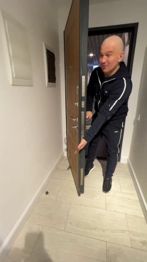 Куда должна открываться входная дверь? #алексейземсков #alexeyzemskov #входнаядверь #ремонтприхожей