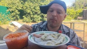 ОБЖОР вареники с картошкой и сосиски/мукбанг/перекус/еда на камеру
